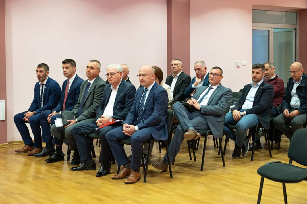 Premijerka i ministri na sjednici ŽO HDZ BiH HNŽ