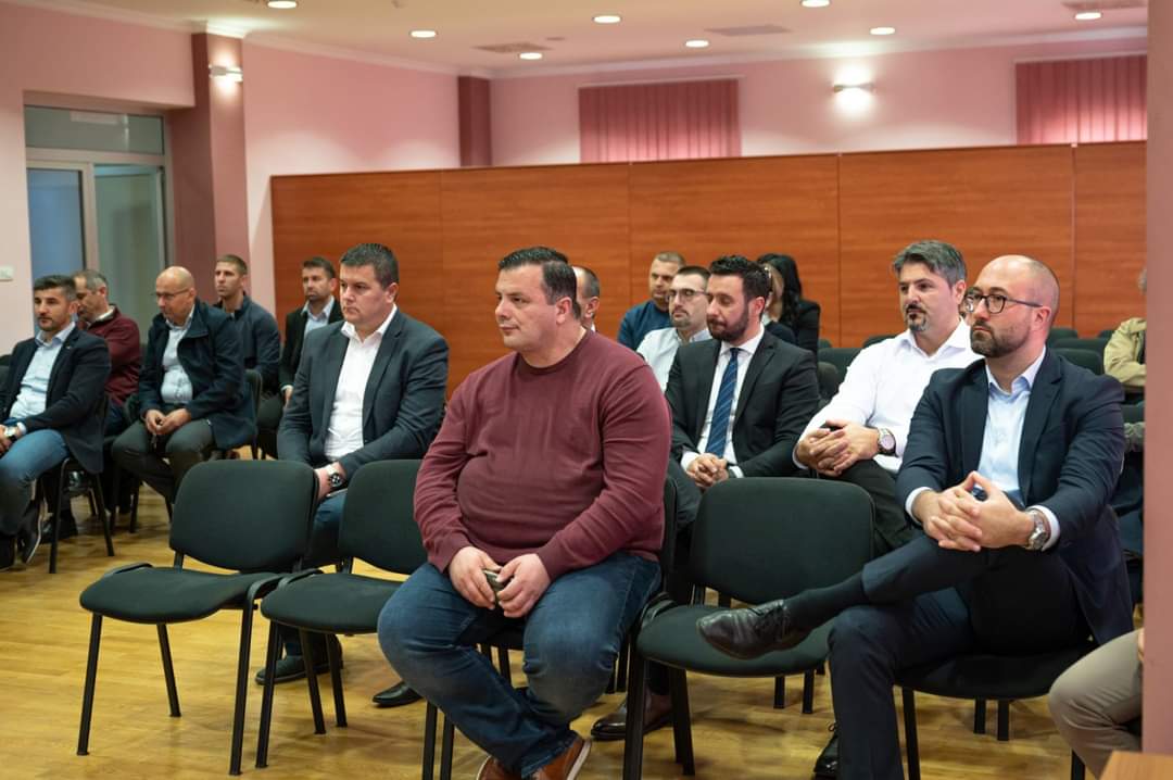 Premijerka i ministri na sjednici ŽO HDZ BiH HNŽ