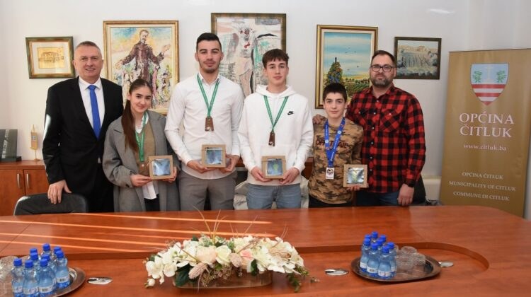 Načelnik Radišić ugostio mlade karatiste