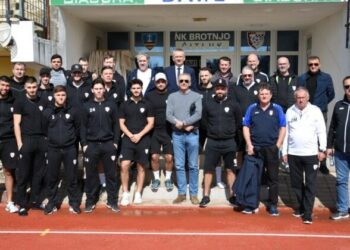 Načelnik Radišić ugostio hrvatske nogometaše iz Švedske