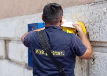 Radnicima otkaze poslao poštom