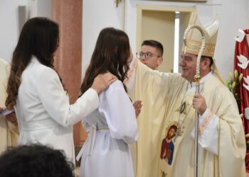 Sakrament Svete potvrde za 57 krizmanika iz župe Krista Kralja Čitluk podijelio je biskup Petar Palić