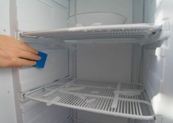 Ovo je trik kojim se možete riješiti leda u hladnjaku