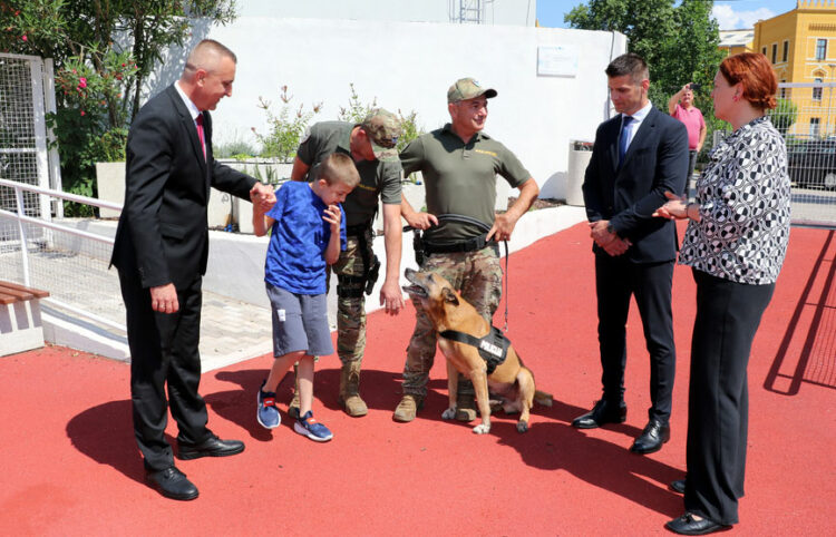 Ministri Bevanda i Marić posjetili OŠ za djecu s posebnim potrebama Mostar