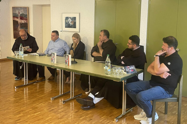 Predstavljena knjiga: Mladi u Gospinoj školi“ voditelja misije fra Marinka Šakote