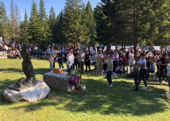 Divin dan na Kedžari: Na očnici se okupio veliki broj vjernika