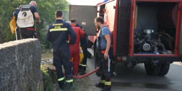 Vatrogasci drugi dan gase požar na brdu Križevac