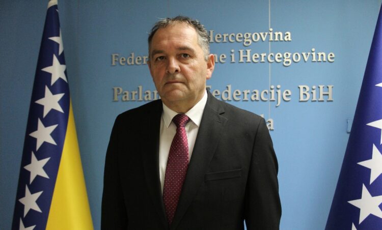 Martinović reagirao na pritiske na izaslanike