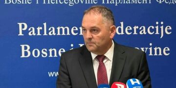 Martinović poručio Deliću: Birači su birali zastupnike i izaslanike, a ne vi kao ministar!