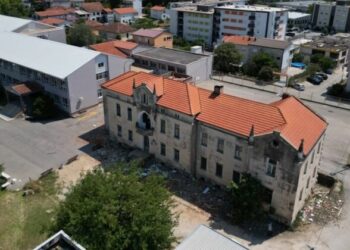 Zamjenom krovne konstrukcije i krova počela obnova jedne od najstarijih zgrada u Čitluku