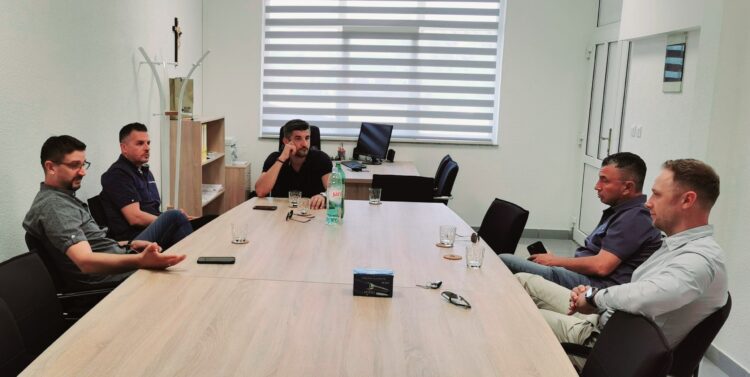 Održan sastanak predstavnika Udruge gospodarstvenika Brotnjo i Udruge gospodarstvenika Široki Brijeg