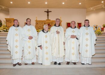 Dijamantni, zlatni i tri srebrna svećenička jubileja proslavljena na Humcu