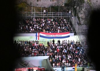 VIDEO:IMOTSKI Pogledajte kako je publika reagirala kad je Mate Bulić zapjevao Tiho, tiho teče Neretva