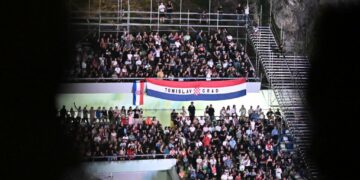 VIDEO:IMOTSKI Pogledajte kako je publika reagirala kad je Mate Bulić zapjevao Tiho, tiho teče Neretva
