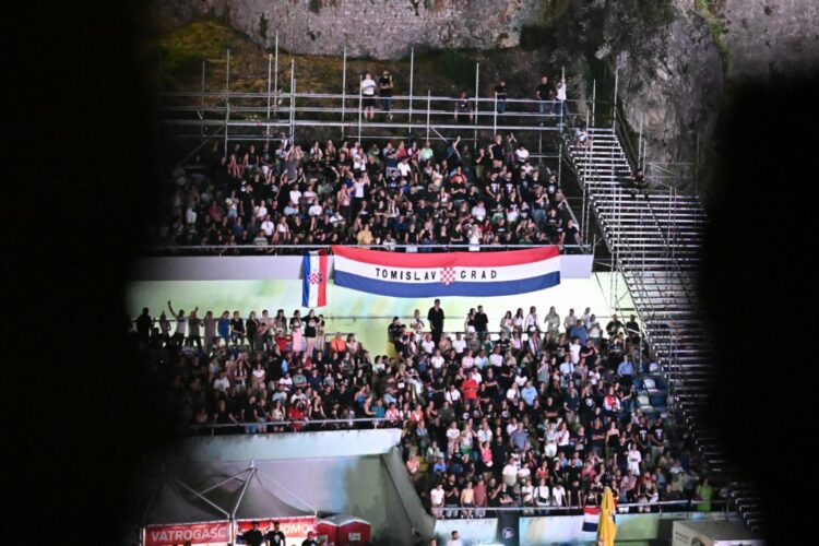 VIDEO:IMOTSKI Pogledajte kako je publika reagirala kad je Mate Bulić zapjevao Tiho, tiho teče Neretva