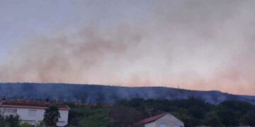 Požar prijeti kućama u Jasenici kod Mostara