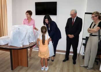 Vlada darovala školske torbe i pribor za učenike socijalno ugroženih obitelji