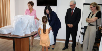 Vlada darovala školske torbe i pribor za učenike socijalno ugroženih obitelji