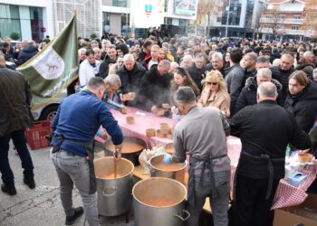 Mnoštvo Broćanki i Brotnjaka okupilo se na Božićnom druženju žitelja Brotnja