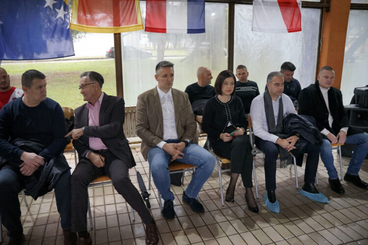 PREDSJEDNICA BUHAČ OTVORILA 13. MEĐUNARODNI PLIVAČKI BOŽIĆNI KUP