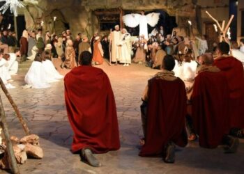 Uprizorene žive jaslice ispred crkve sv. Jakova u Međugorju