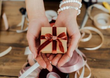 Psihologinje Andrea Tomić i Ana Maria Pehar – Planiranje blagdanskog budžeta i promišljenog izbora poklona