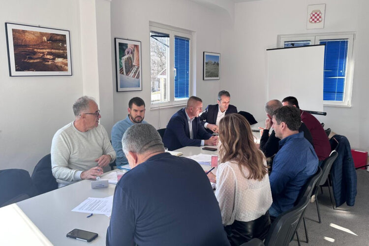 Nastavak potpore prioritetnim cestovnim projektima u Ravnom