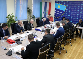 VLADA IZDVOJILA 840.000,00 KM ZA OBNOVU I IZGRADNJU ŠKOLSKIH ZGRADA