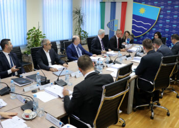 VLADA HNŽ-A ISPLAĆUJE 1000 KM JEDNOKRATNE POMOĆI SVIM PRORAČUNSKIM KORISNICIMA