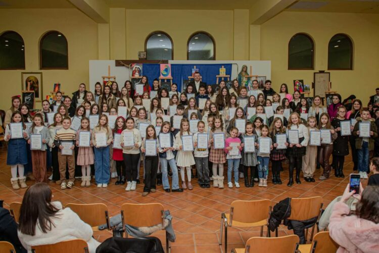 Upriličena izložba radova polaznika tečaja slikanja koji je održan pod vodstvom Vilima Parića