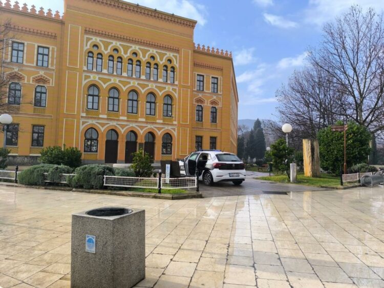 Dojave o bombama u šest škola na području HNŽ-a