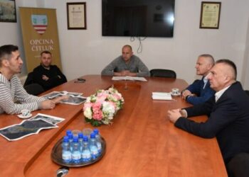 Geolog Goran Glamuzina predstavio nedavno otkrivenu prapovijesnu kamenom popločanu cestu