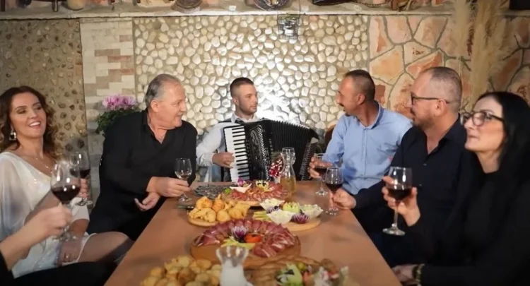 Pjesma Sinova Hercegovine i Joze Vučića za nepunih mjesec dana ima gotovo 50.000 pregleda