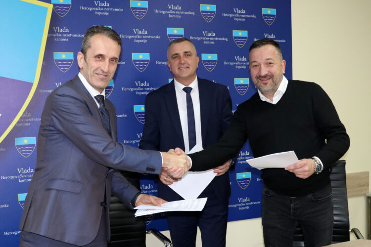 POTPISAN UGOVOR ZA DRUGU ETAPU INTERVENTNOGA SANIRANJA REGIONALNIH PROMETNICA U JABLANICI I KONJICU