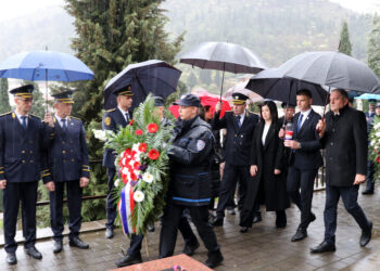 ODAVANJE POČASTI UBIJENOMU ZAMJENIKU MINISTRA UNUTARNJIH POSLOVA FBIH JOZI LEUTARU