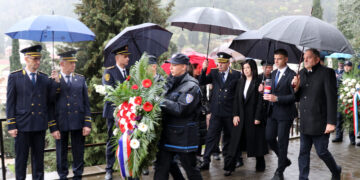 ODAVANJE POČASTI UBIJENOMU ZAMJENIKU MINISTRA UNUTARNJIH POSLOVA FBIH JOZI LEUTARU