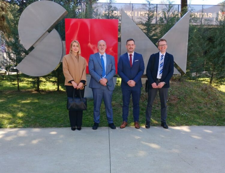 Veleposlanik Švicarske u BiH Gabriele Derighetti održao predavanje o političkom inženjeringu