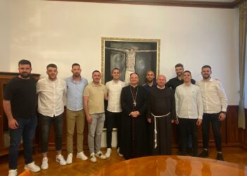 Malonogometna ekipa župe sv. Stjepana iz Čerina u posjeti kod biskupa