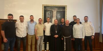 Malonogometna ekipa župe sv. Stjepana iz Čerina u posjeti kod biskupa