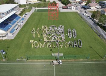 Milenijska fotografija u Tomislavgradu: 1100 učenika obilježilo 1100 godina Hrvatskog kraljevstva