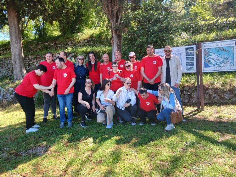 Udruga Broć-Brotnjo organizirala terapijsko jahanje za štićenike Udruge “Susret”