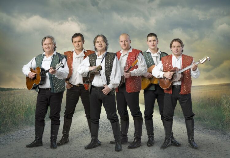 Najbolji hrvatski tamburaši prvi put u Međugorju-Koncert za pamćenje u amfiteatru Herceg Etno sela