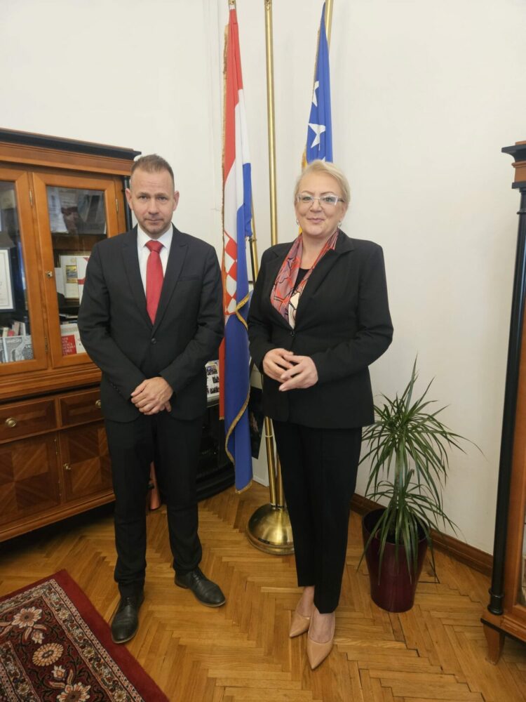 Mađarski izaslanik Bunford Zsolt sastao se sa predsjednicom FBiH Lidijom Bradara