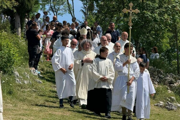 Održano tradicionalno biskupijsko hodočašće Kraljici mira u Hrasnu