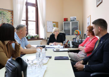 Vlada HNŽ: Predsjednica Buhač, ministar Marić i ravnatelj policije Perić posjetili Gimnaziju Mostar