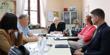Vlada HNŽ: Predsjednica Buhač, ministar Marić i ravnatelj policije Perić posjetili Gimnaziju Mostar