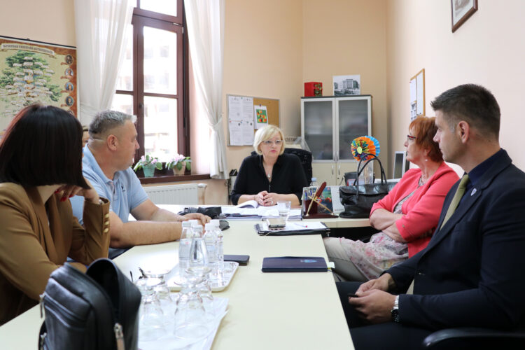 Vlada HNŽ: Predsjednica Buhač, ministar Marić i ravnatelj policije Perić posjetili Gimnaziju Mostar