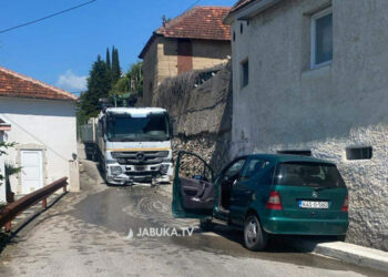 Prometna nezgoda: Sudar teretnog i osobnog vozila na cesti Široki Brijeg-Međugorje