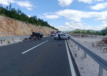 Teška prometna nesreća između Stoca i Neuma: Dvije osobe smrtno stradale