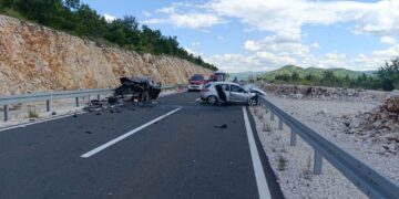 Teška prometna nesreća između Stoca i Neuma: Dvije osobe smrtno stradale